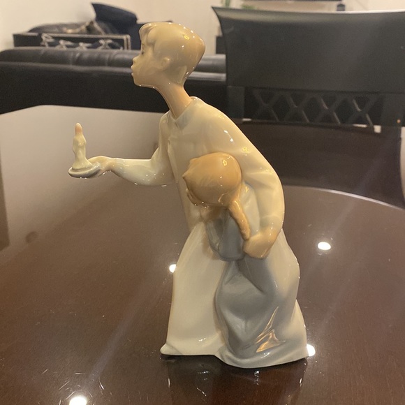 HOST PICK ! ⭐️LLADRO Daisa figurine. - Picture 5 of 8